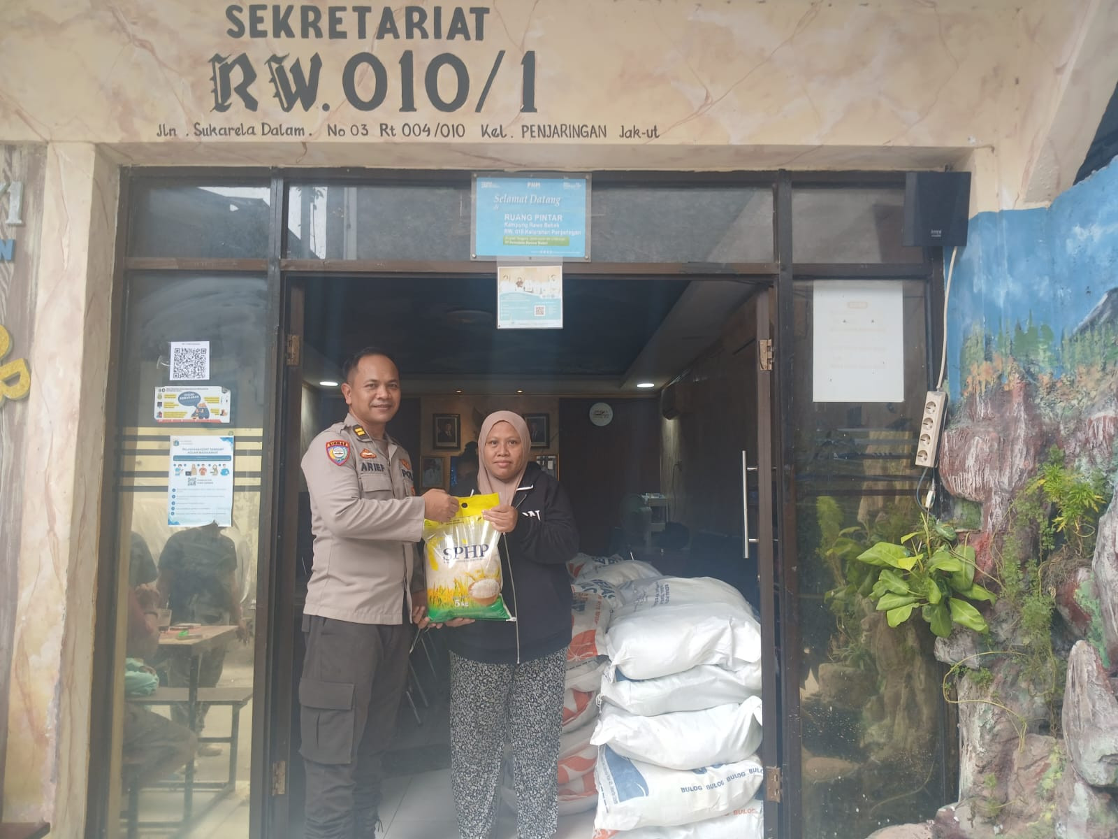 Polri dan Bulog Gelar Gerakan Pangan Murah, Warga Penjaringan Antusias Beli Beras SPHP