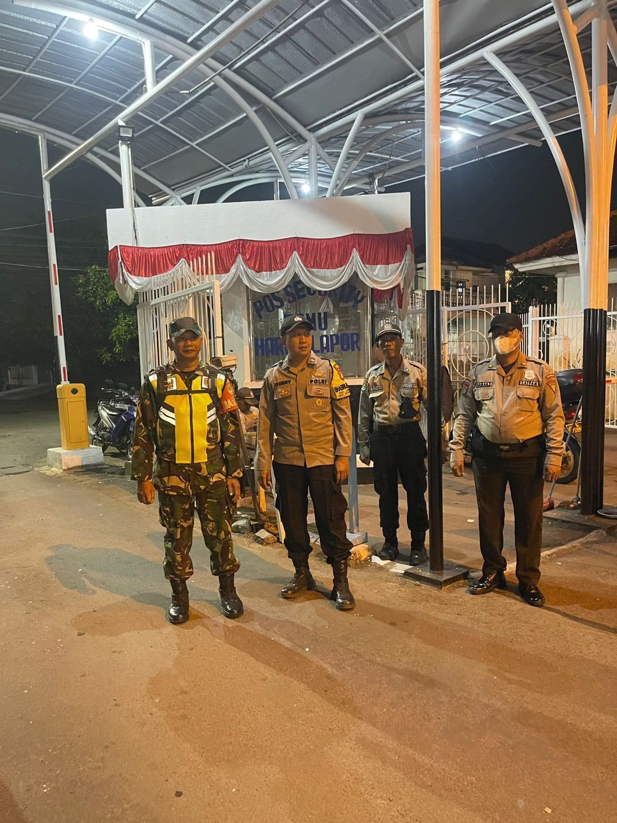 Monitoring Keamanan Malam Hari, Bhabinkamtibmas dan Babinsa Jatikarya Patroli ke Plaza dan Perumahan