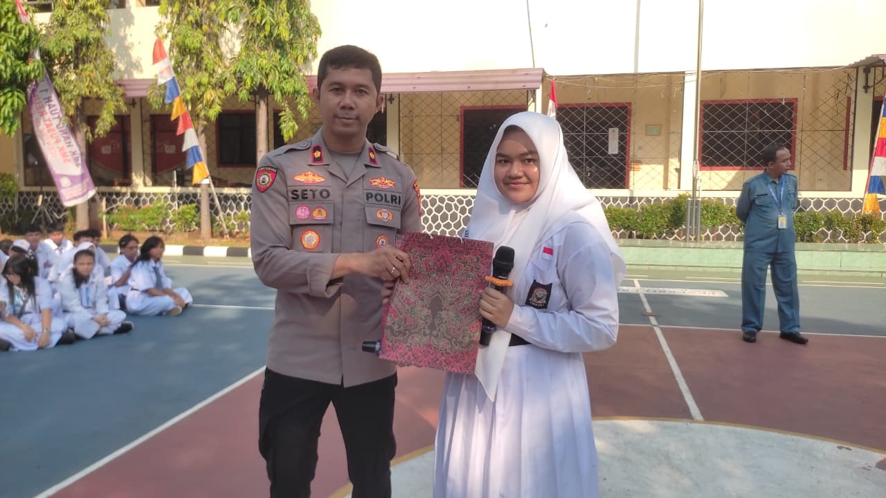 Kapolsek Kelapa Gading Ajak Pelajar SMK Hang Tuah 1 Jadi Polisi bagi Diri Sendiri