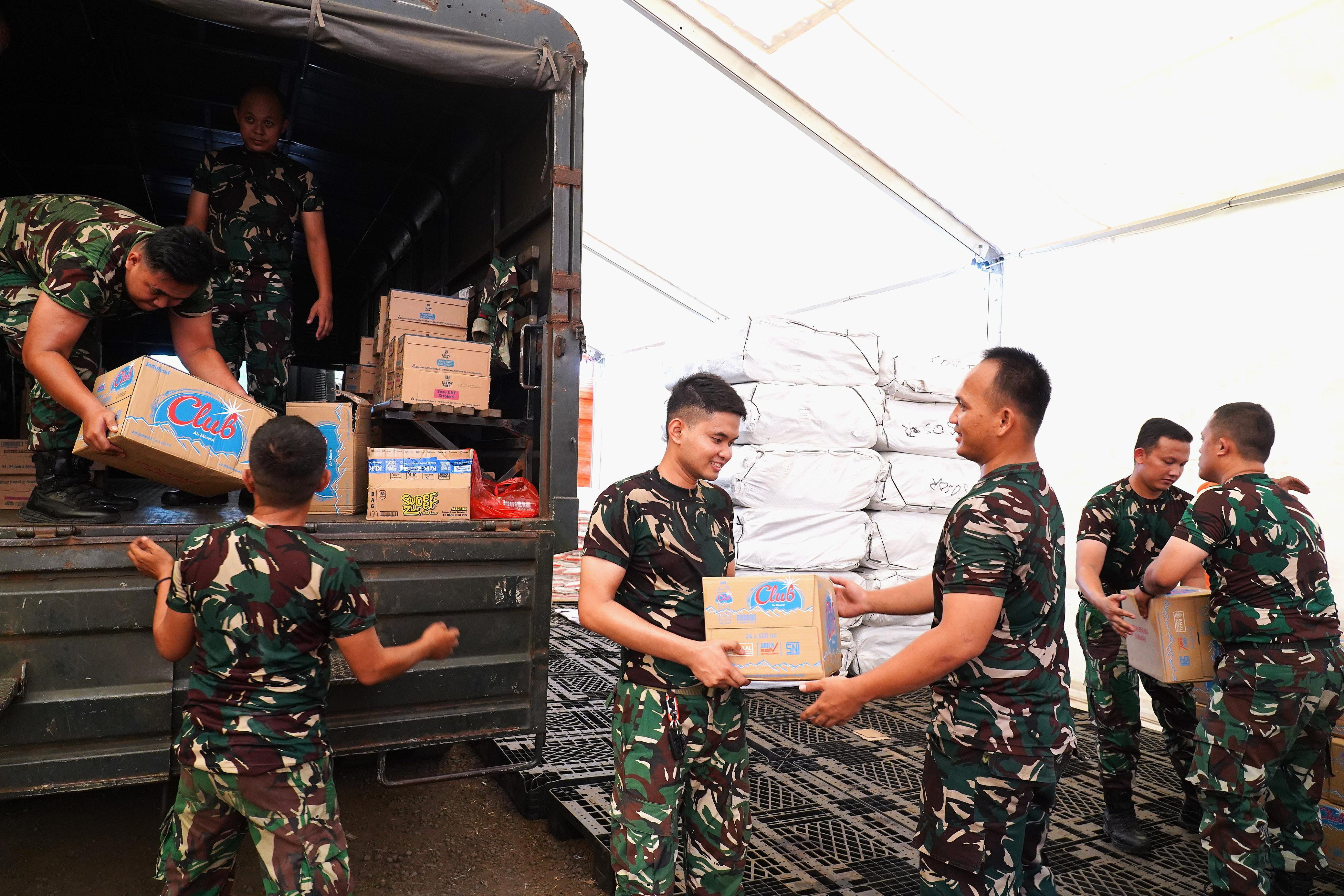 Kodam Jaya, Dharma Pertiwi PD K dan Persit KCK Daerah Jaya Kembali Salurkan Bantuan Gempa NTT Gelombang Kedua