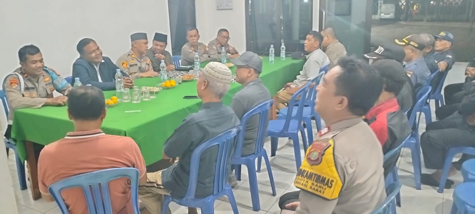 Ngopi Kamtibmas Kapolsek Bekasi Barat: Jaring Informasi dan Sosialisasi Program Kepolisian