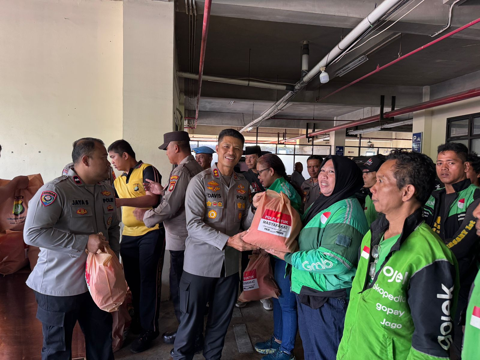 Jumat Berkah Polres Metro Bekasi Kota Pererat Silaturahmi, Kolaborasi Ojol dan Ormas Perkuat Kamtibmas