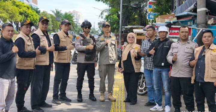 Polsek Pademangan Laksanakan Pengamanan Keberangkatan Massa Buruh di Maspion Plaza