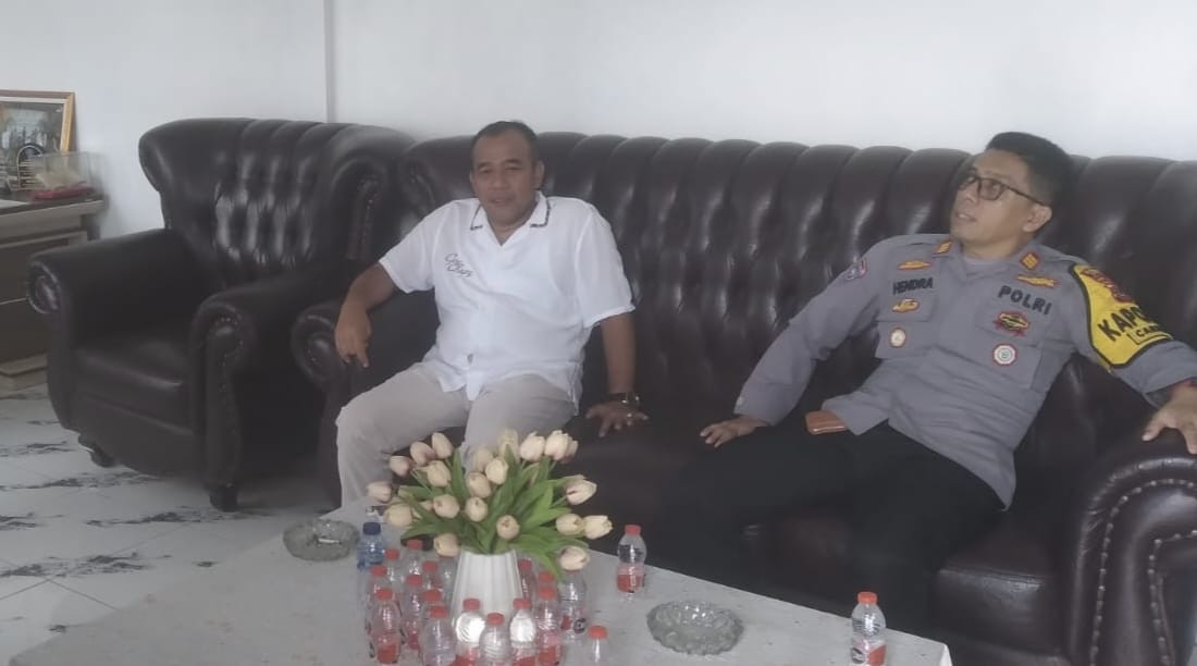 Perkuat Sinergi, Kapolsek Caringin Sambangi Kades Pancawati dan Tekankan Pentingnya Kamtibmas