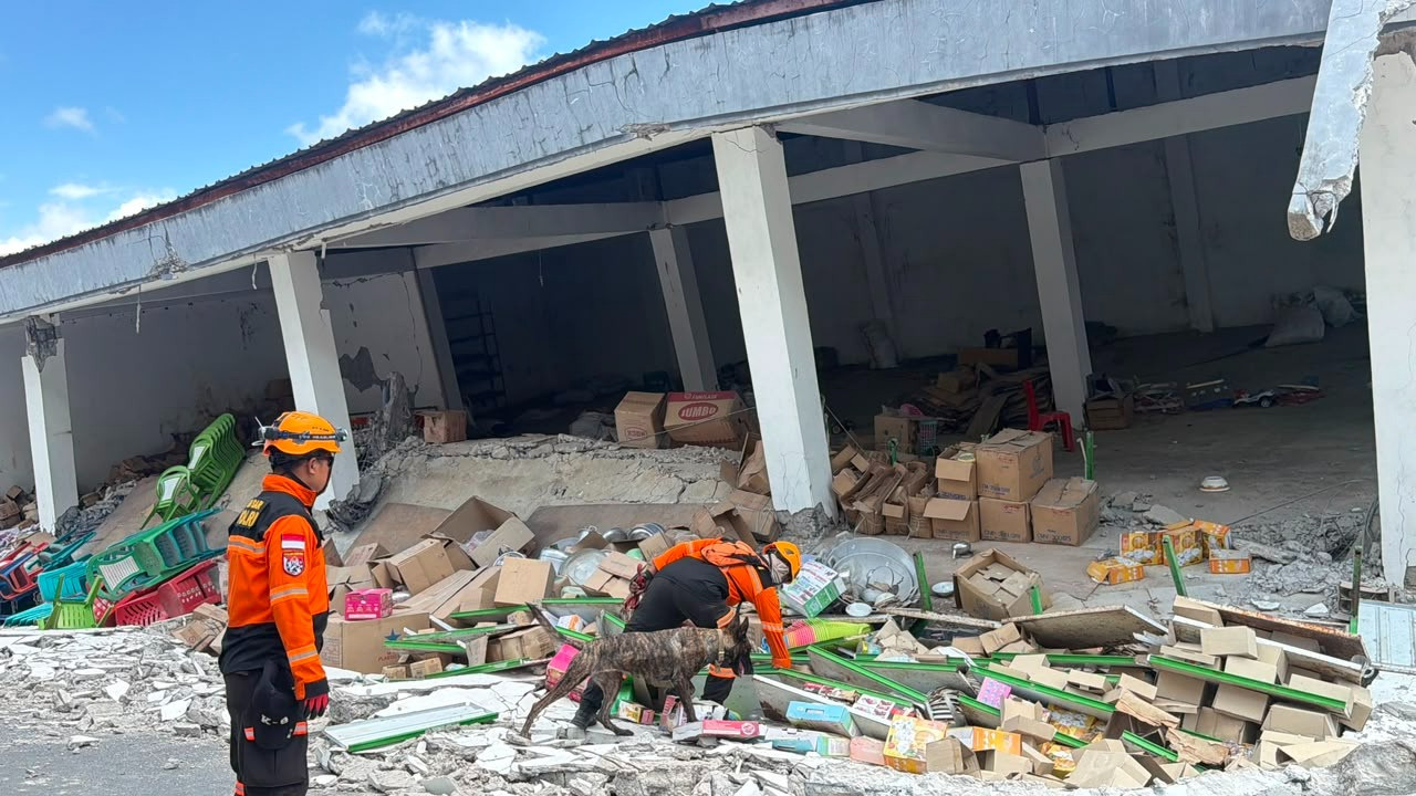 K-9 SAR Polri Perkuat Operasi Kemanusiaan Pascagempa NTT