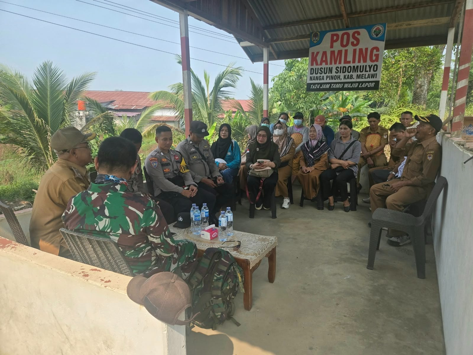 TNI Intensifkan Penyuluhan Pencegahan Karhutla di 11 Kecamatan Kabupaten Melawi, Kalbar