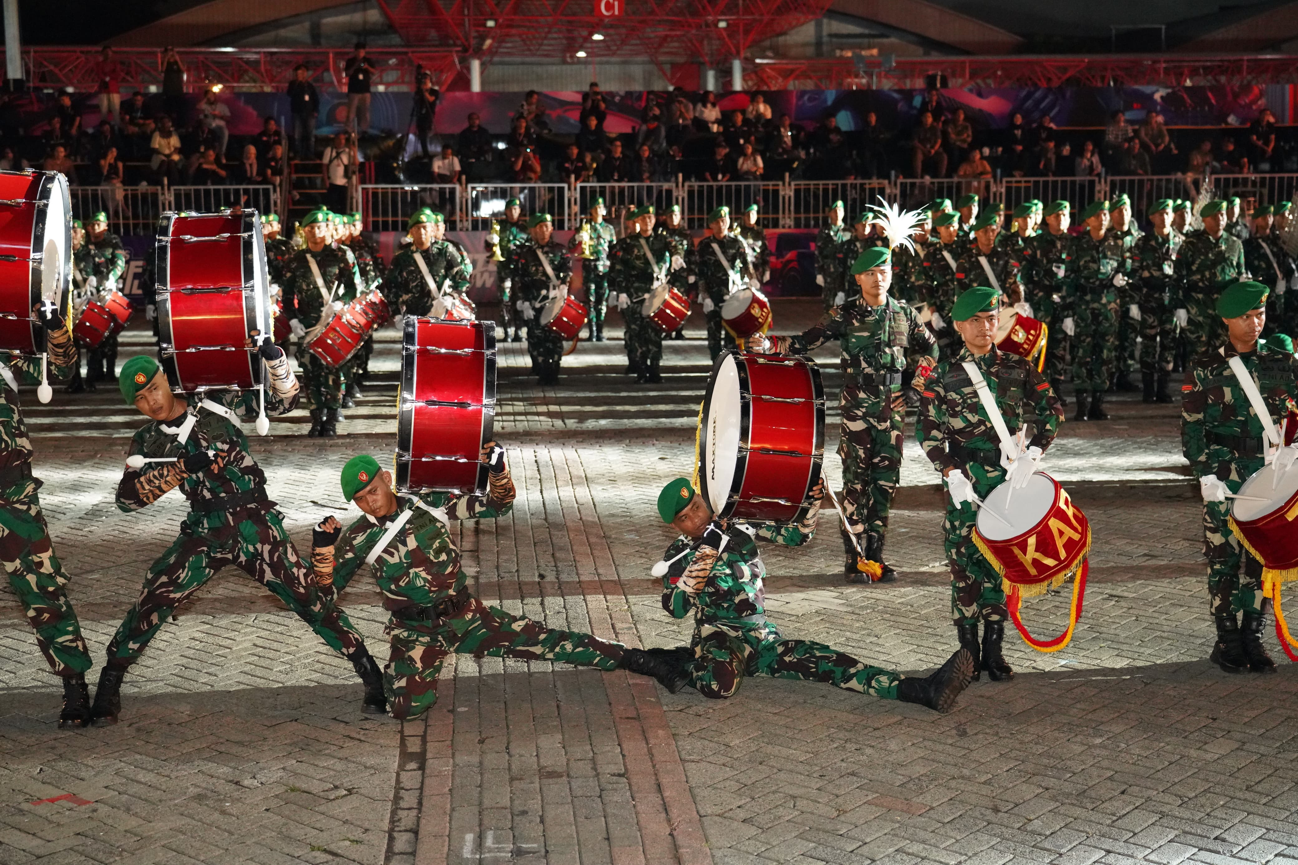 Drumband Kartika Bahana Nusantara Tampil Memukau di Closing Ceremony IIMS 2025