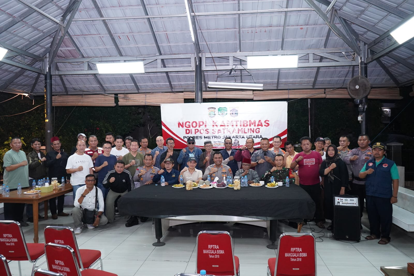 Wakapolres Metro Jakarta Utara AKBP James Hutajulu Gelar "Ngopi Kamtibmas" Bersama Warga Papanggo