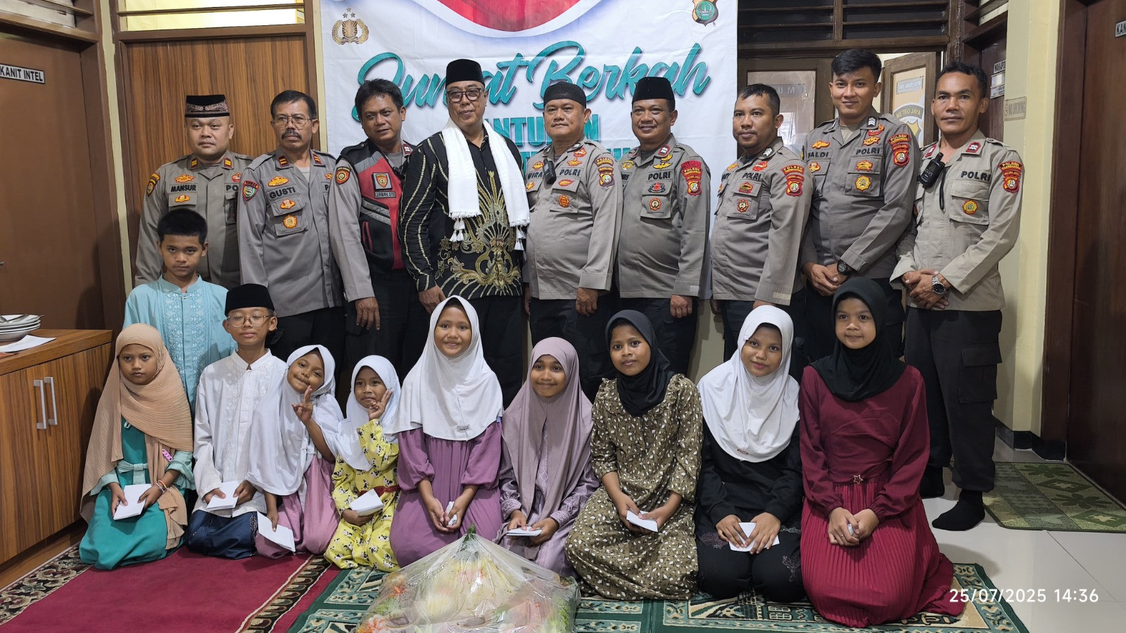 Polsek Pademangan Gelar Jumat Berkah: Santuni Anak Yatim dan Dhuafa, Eratkan Tali Kasih dengan Warga