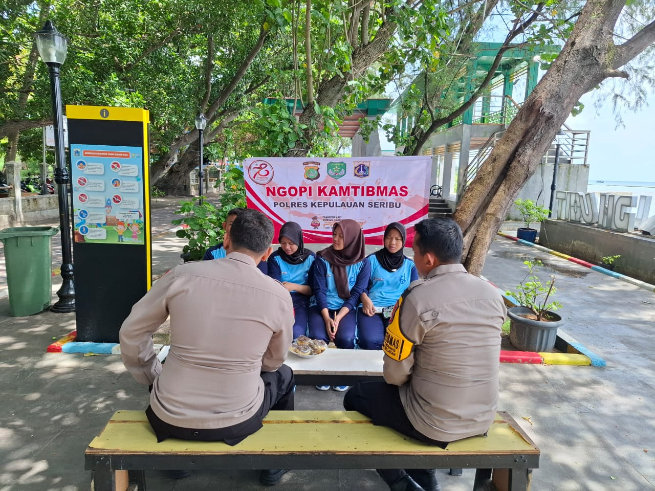 Kanit Binmas Polsek Kepulauan Seribu Selatan Gelar Ngopi Kamtibmas Bersama Pelajar Pulau Tidung