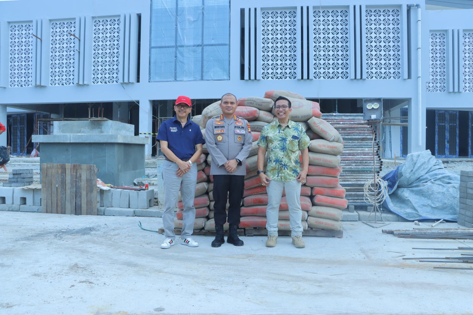 Kapolres Metro Bekasi Salurkan Bantuan Material untuk Pembangunan Gereja Paroki Ibu Teresa Lippo Cikarang Dalam Program Peduli Tempat Ibadah