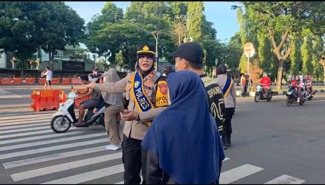 Dukung Patroli Mojang Lodaya Kapolda Jabar, Polwan Polres Bogor Sapa Warga Saat Uji Coba Car Free Day di Jalan Tegar Beriman