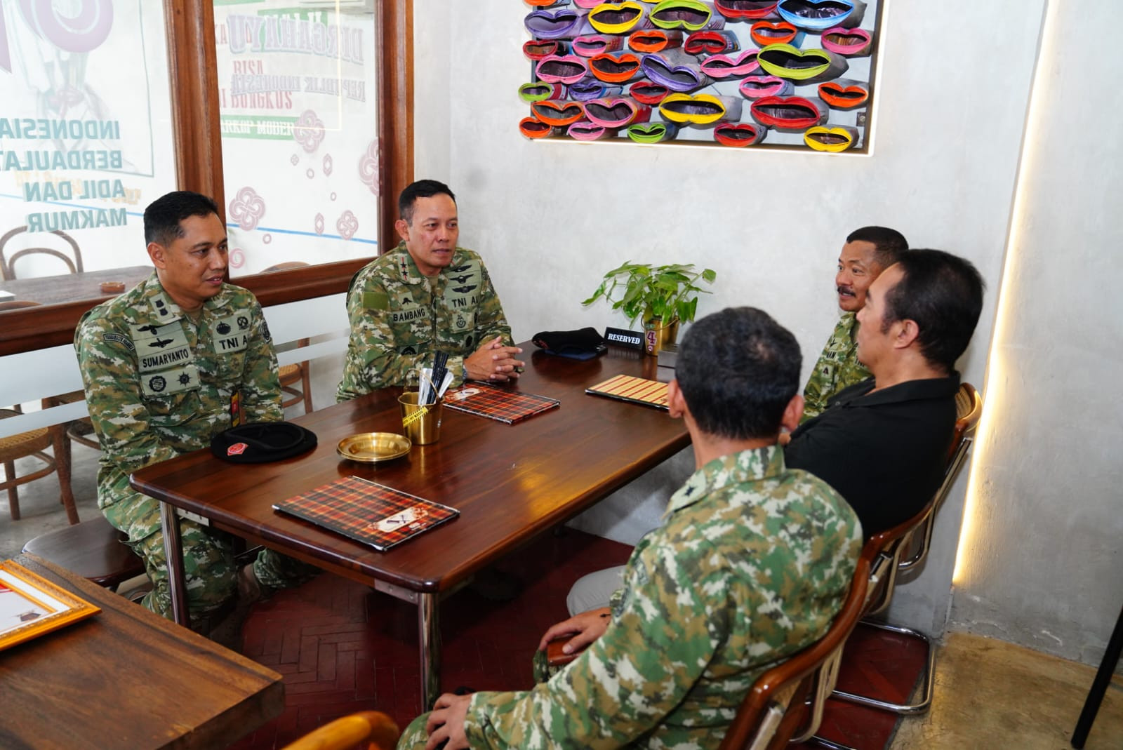 Rangkaian HUT, Wadan Kodiklat TNI Silaturahmi dengan Mantan Panglima TNI