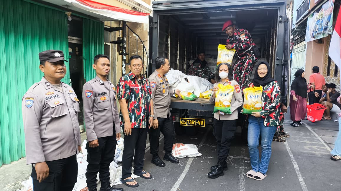 Polda Metro Jaya Bersama Bulog Gelar Gerakan Pangan Murah, 3 Ton Beras Terserap Masyarakat