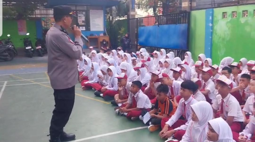 Polsek Pademangan Beri Penyuluhan Bahaya Tawuran dan Narkoba di SMP Negeri 42 Jakarta