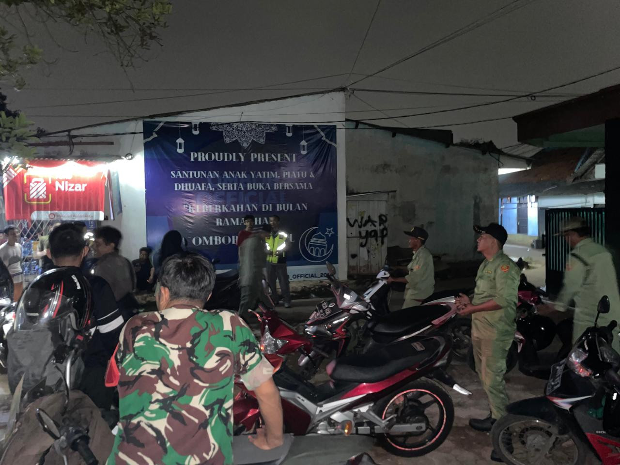 Patroli Malam Bhabinkamtibmas Kranji Tegakkan Jam Malam Pelajar Sesuai Surat Edaran Gubernur Jabar