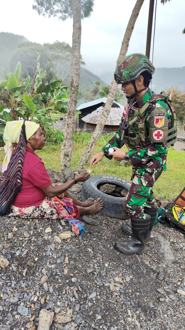 Satgas Yonif 715/Mtl Gelar Pelayanan Kesehatan kepada Masyarakat di Papua