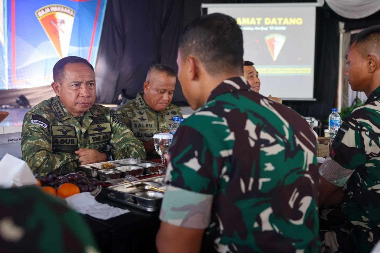 Panglima TNI Dampingi Menhan RI Kunjungi Yonif TP 823/Raja Wakaaka di Baubau