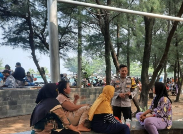 Polisi Baik Bhabinkamtibmas Pulau Lancang Sambang Tokoh Masyarakat, Bangun Sinergi untuk Keamanan Wilayah