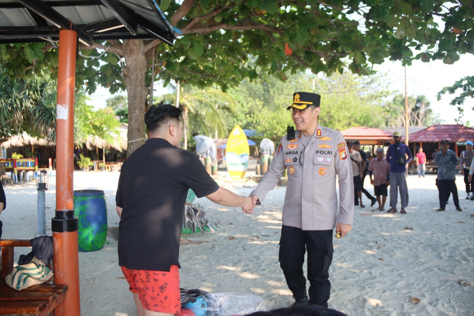 Kapolres Kepulauan Seribu Temui Wisatawan Pulau Pari, Beri Himbauan Keselamatan Wisata Laut