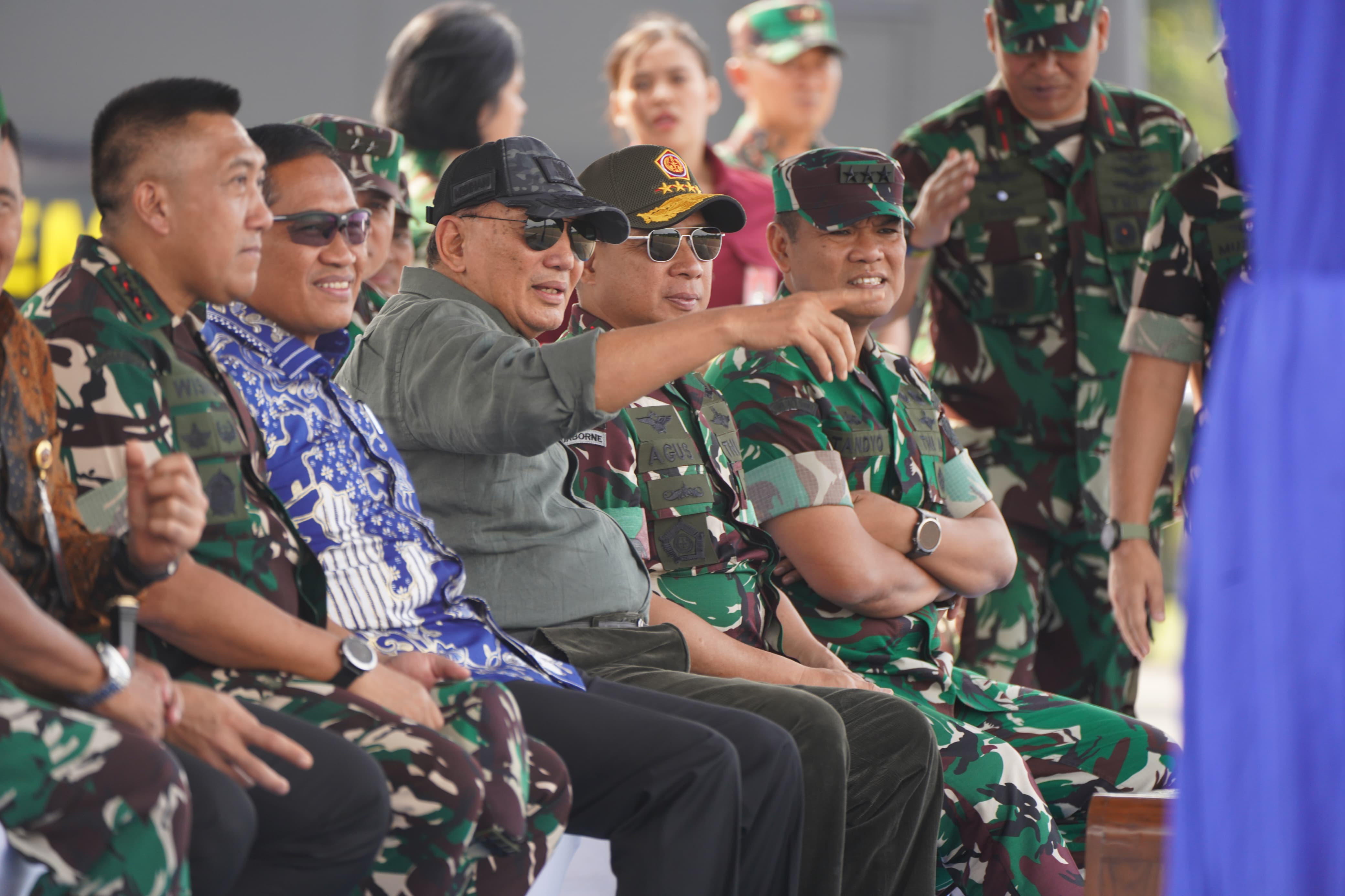 Panglima TNI Bersama Menhan RI Tinjau Pasukan Defile Untuk Bastille Day Prancis