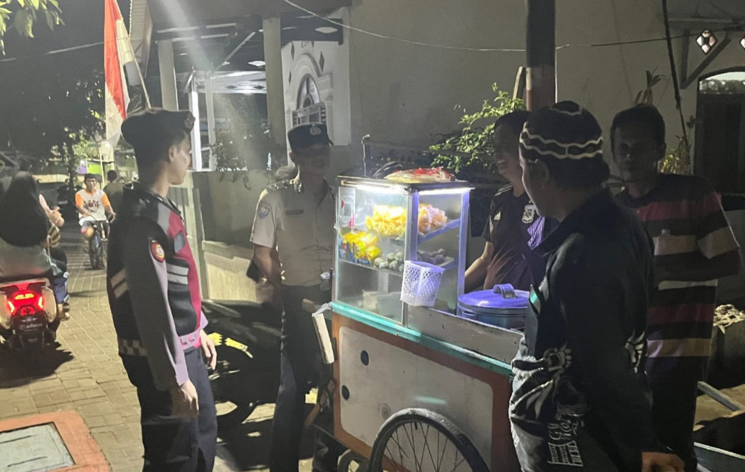 Layanan Polisi 110 Hadir di Tengah Patroli Malam, Polsek Kepulauan Seribu Utara Ajak Warga Antisipasi Gangguan Kamtibmas