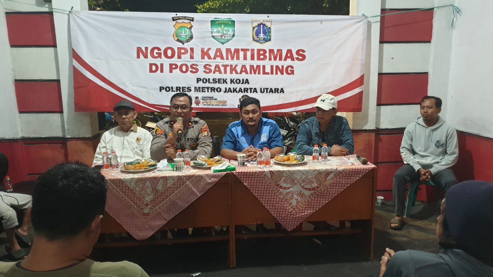 Kapolsek Koja Gelar Program Cooling System “Ngopi Kamtibmas” di Pos Satkamling RW 015 Lagoa