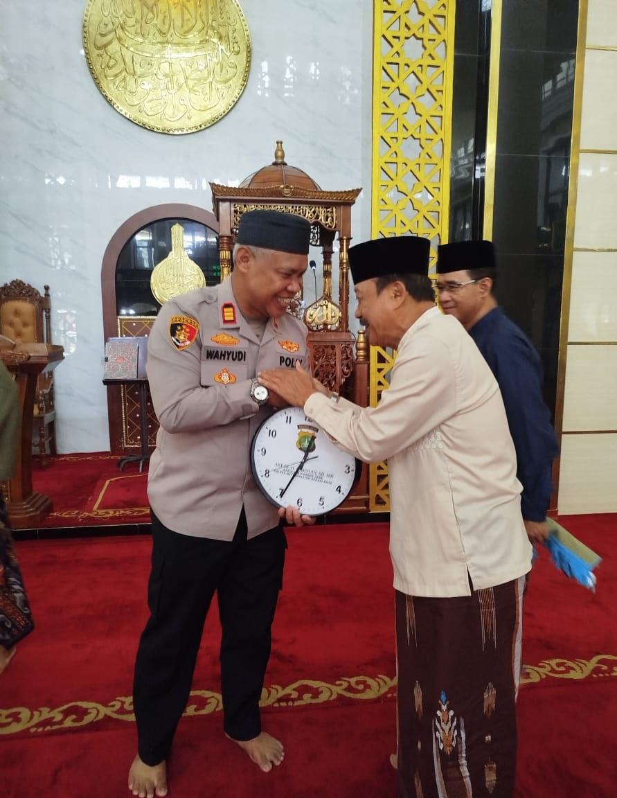 Jaga Jakarta On The Spot, Kapolsek Pondok Gede Sampaikan Pesan Kamtibmas Sebelum Sholat Jumat di Jatiwaringin