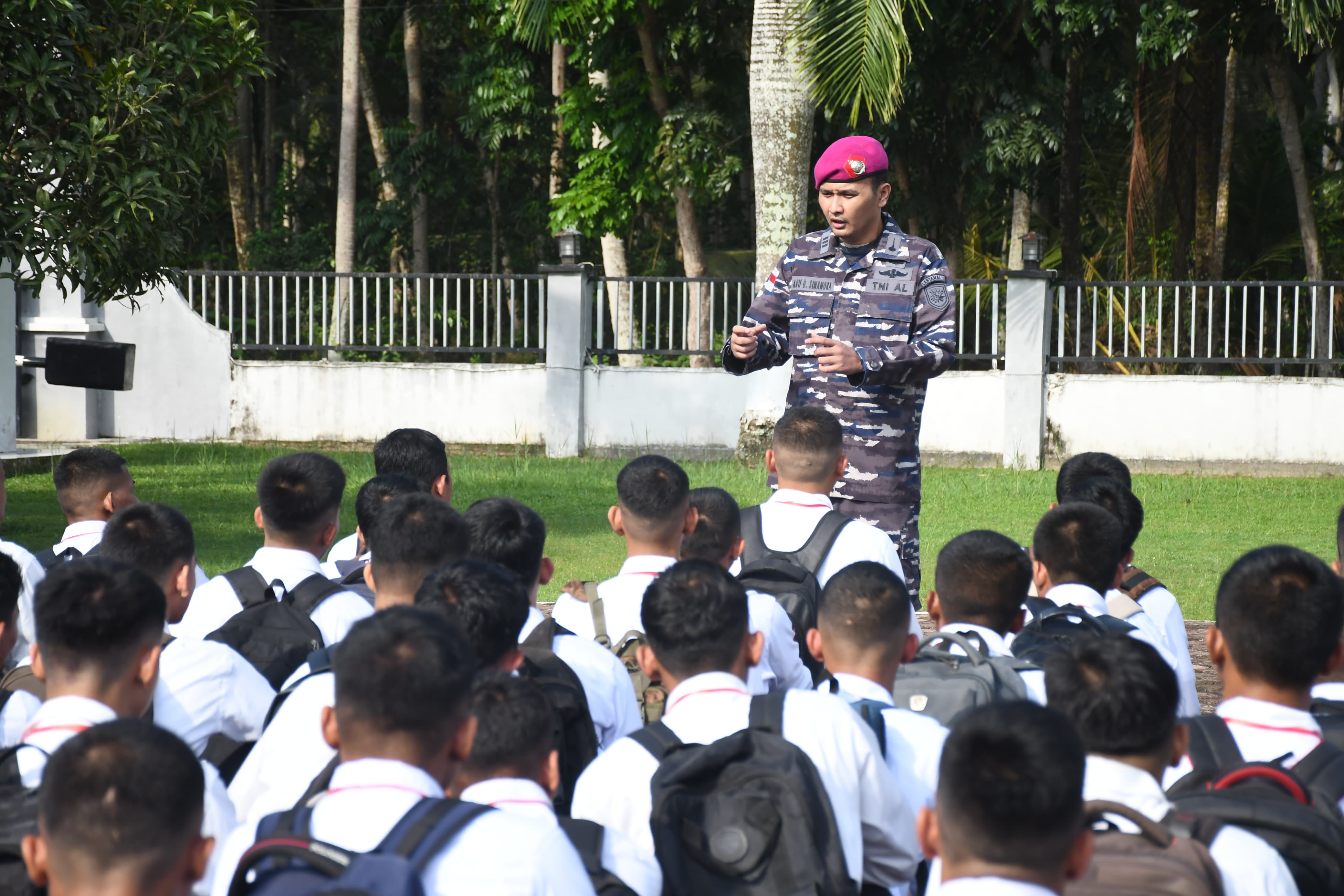 Penandatanganan Pakta Integritas, Langkah Awal Seleksi Tamtama TNI AL di Lanal TBA