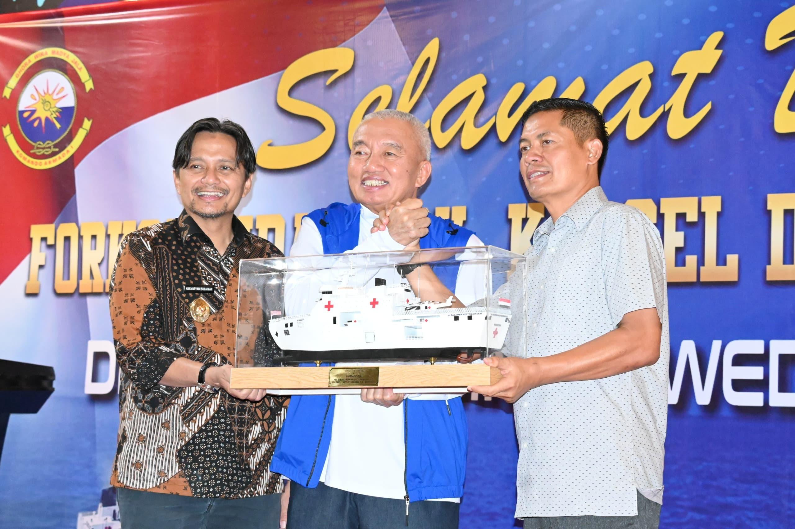 Perkuat Sinergitas, Forkopimda Kalimantan Selatan dan Kota Banjarmasin Kunjungi KRI dr. Radjiman Widyodiningrat-992