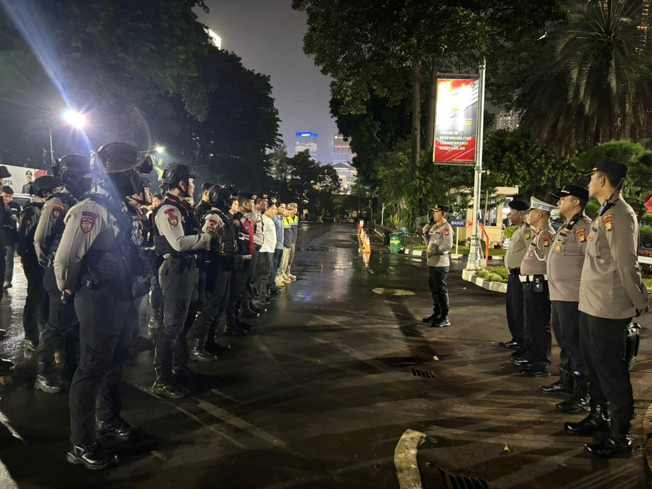 Polda Metro Jaya Gelar Patroli Malam Dialogis di Jakarta