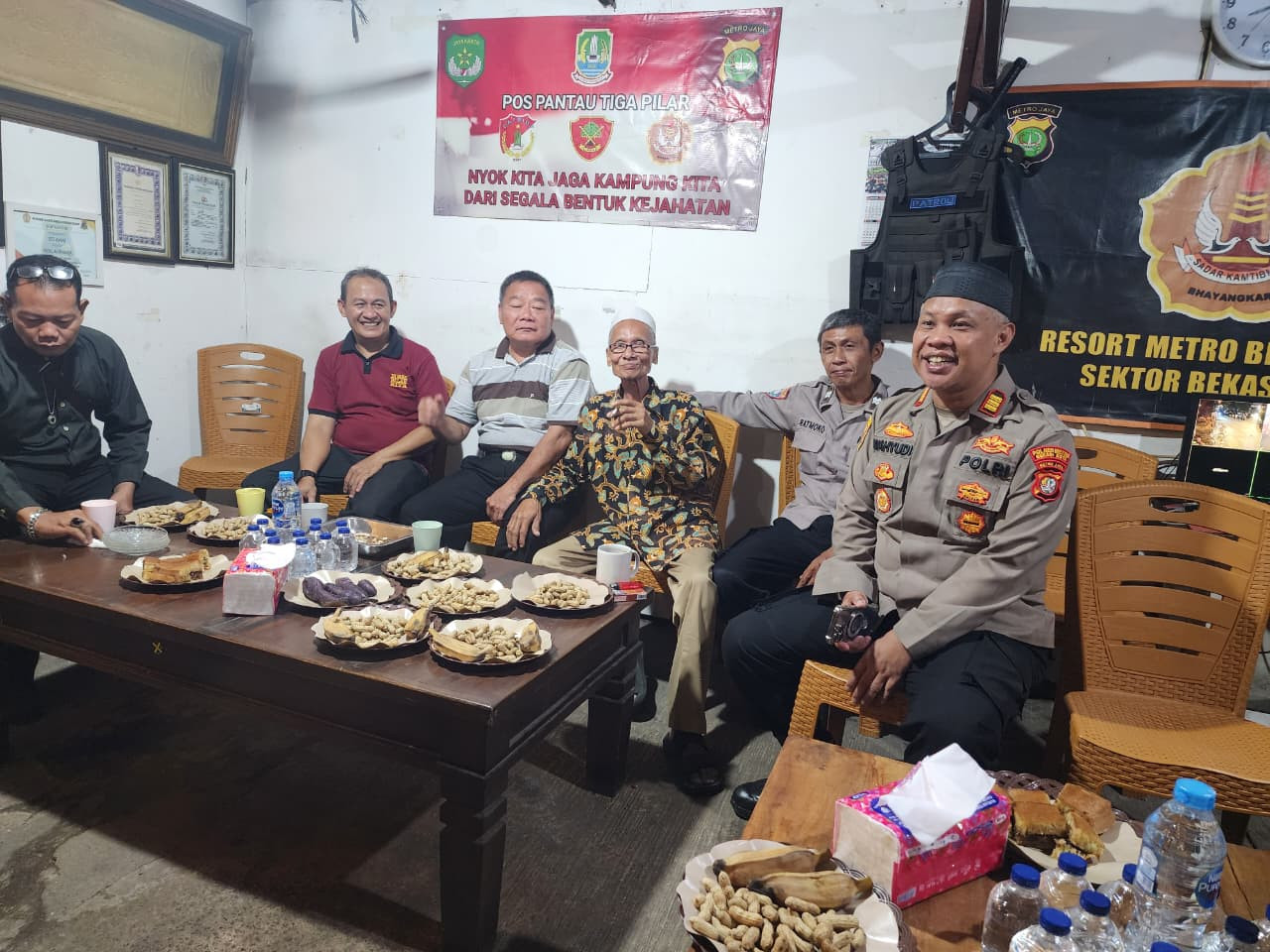 Ngopi Kamtibmas Kapolsek Bekasi Barat: Ajak Warga Aktifkan Siskamling