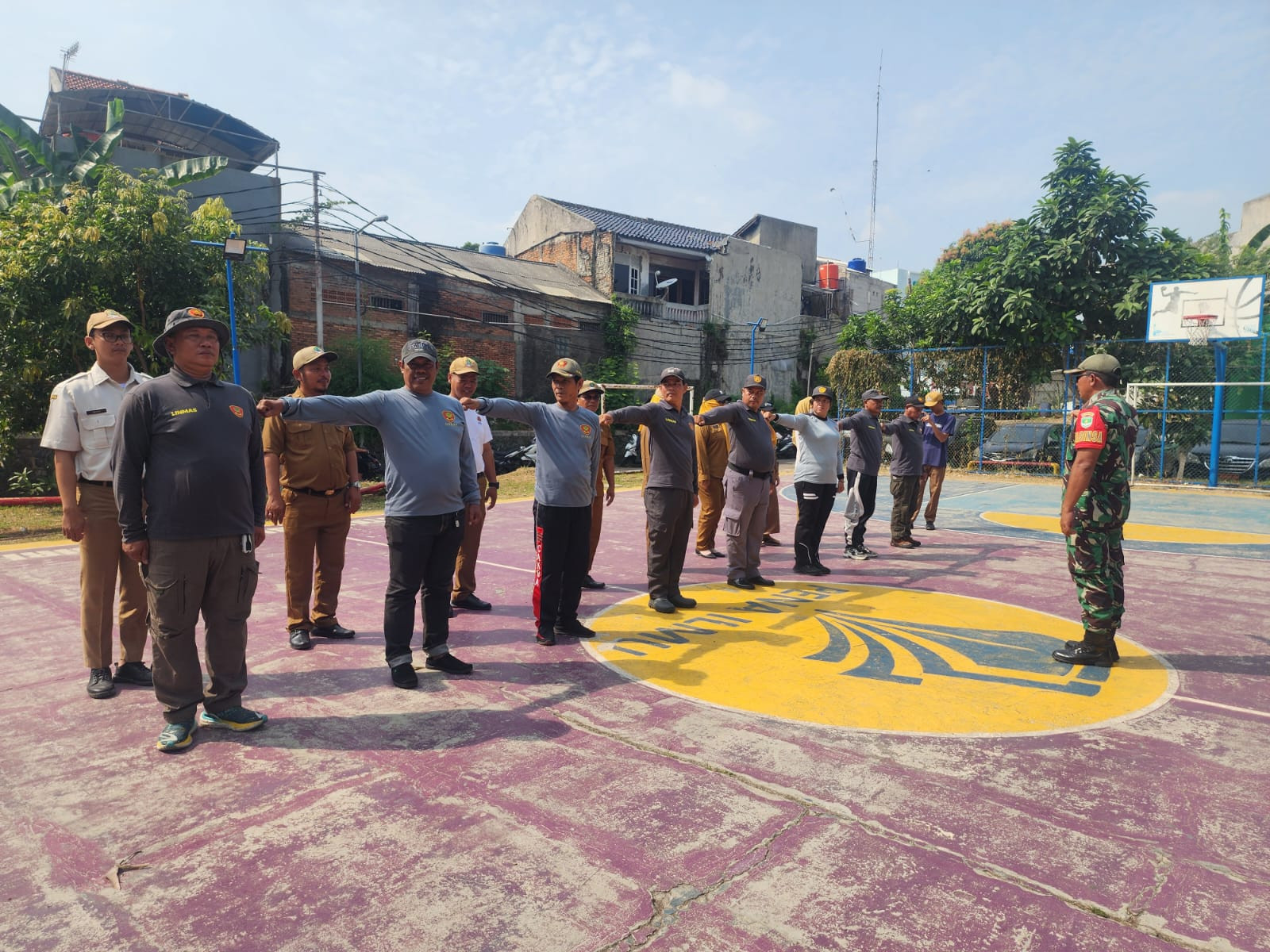 Wujud Sinergitas TNI - POLRI dalam Peningkatan Kemampuan Linmas Kelurahan Bintarajaya