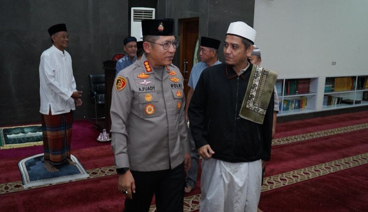 Kapolres Metro Jakarta Utara Gelar Sholat Subuh Berjamaah di Masjid Al Ihsan