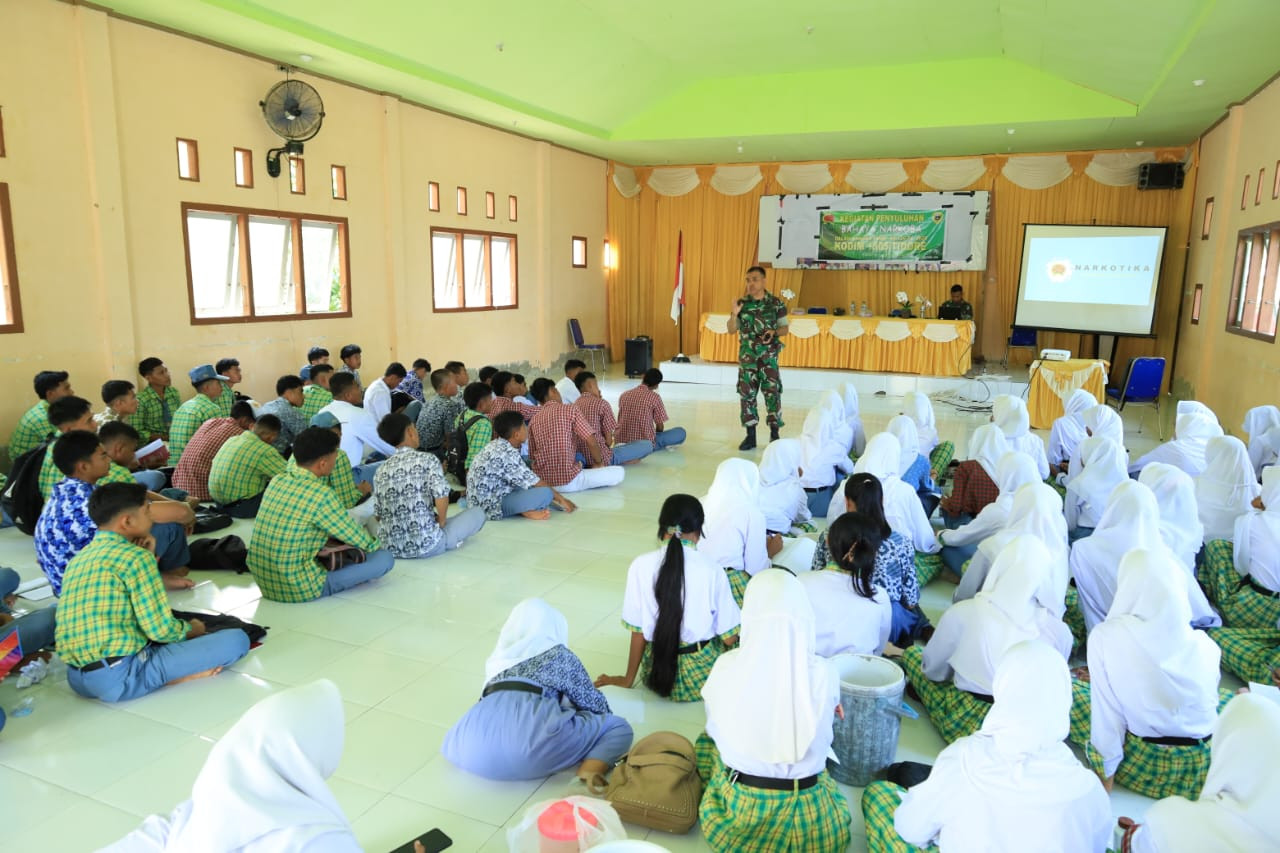 Satgas TMMD ke-126 Kodim 1505/Tidore Berikan Penyuluhan Bahaya Narkoba kepada Pelajar
