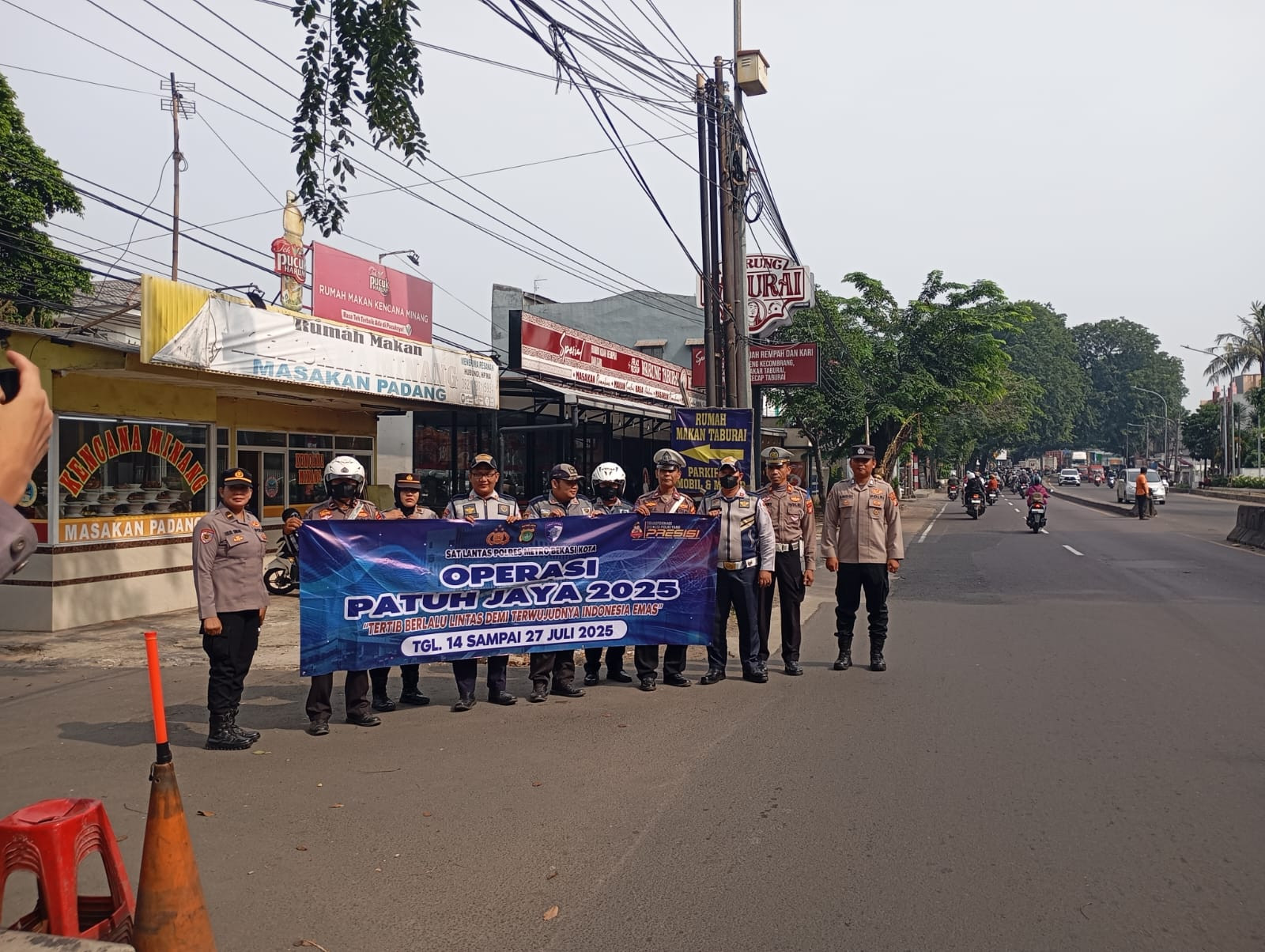 Giat Operasi Patuh Jaya 2025, Polsek Bekasi Barat Tertibkan Pelanggaran Lalu Lintas