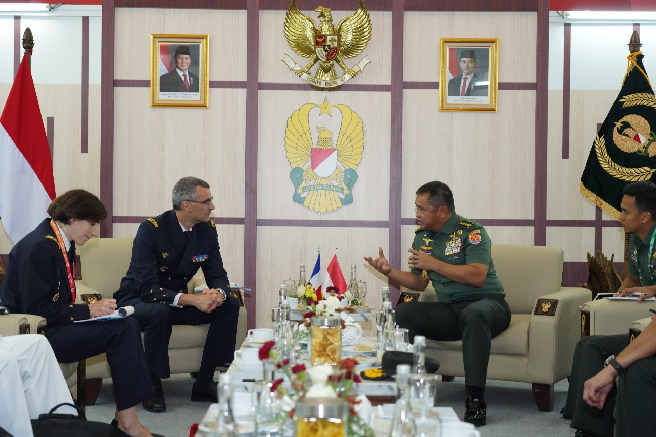 Perkuat Diplomasi Pertahanan, Kasad Gelar Pertemuan Strategis dengan Delegasi Negara Sahabat di Indo Defence 2025