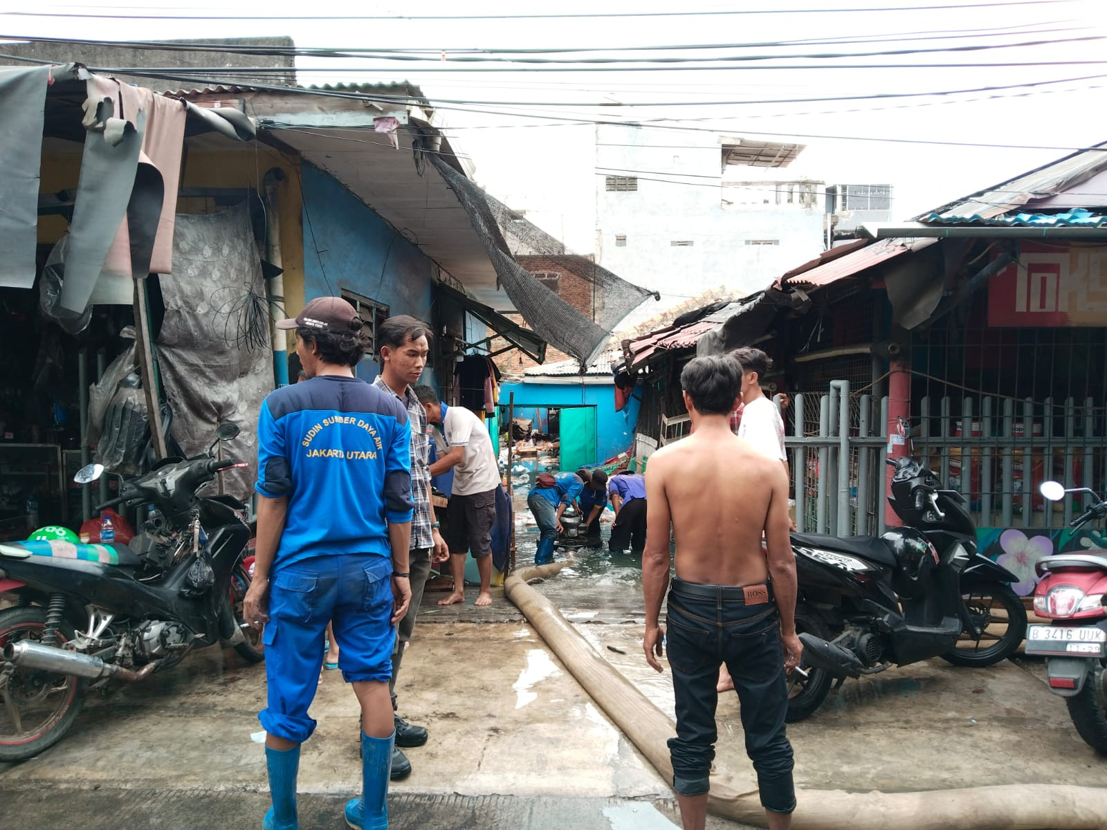 Respon Cepat SDA Jakarta Utara Atasi Banjir Rob di Koja