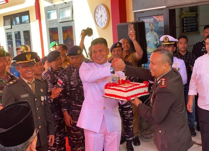 Wujud Sinergitas TNI-Polri, Komandan Lanal Nias Hadiri HUT Ke-79 Polri Tahun 2025 di Polres Nias