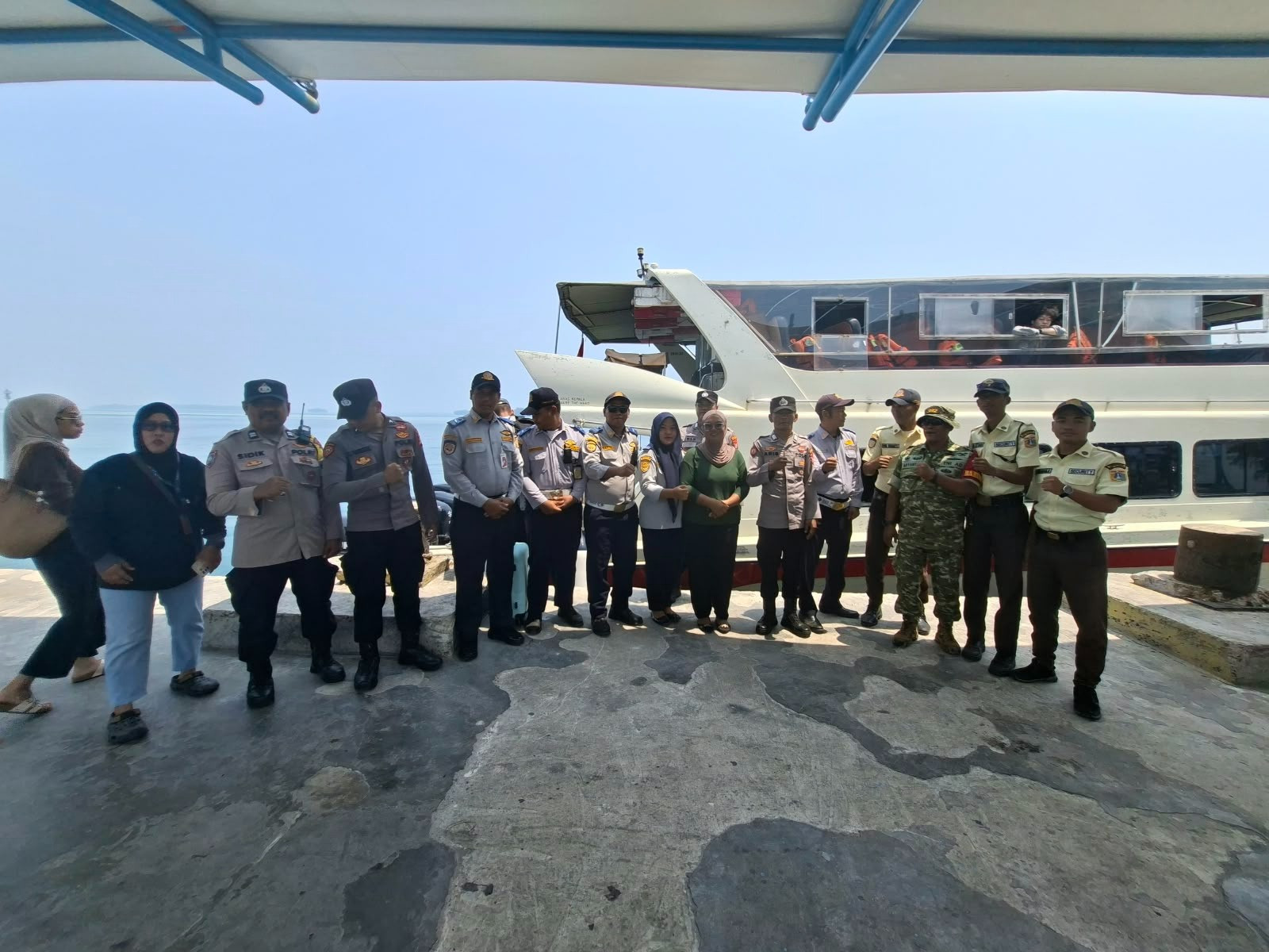 Layanan Polisi 110, Strong Point Polres Kepulauan Seribu Berikan Pelayanan Humanis di Dermaga