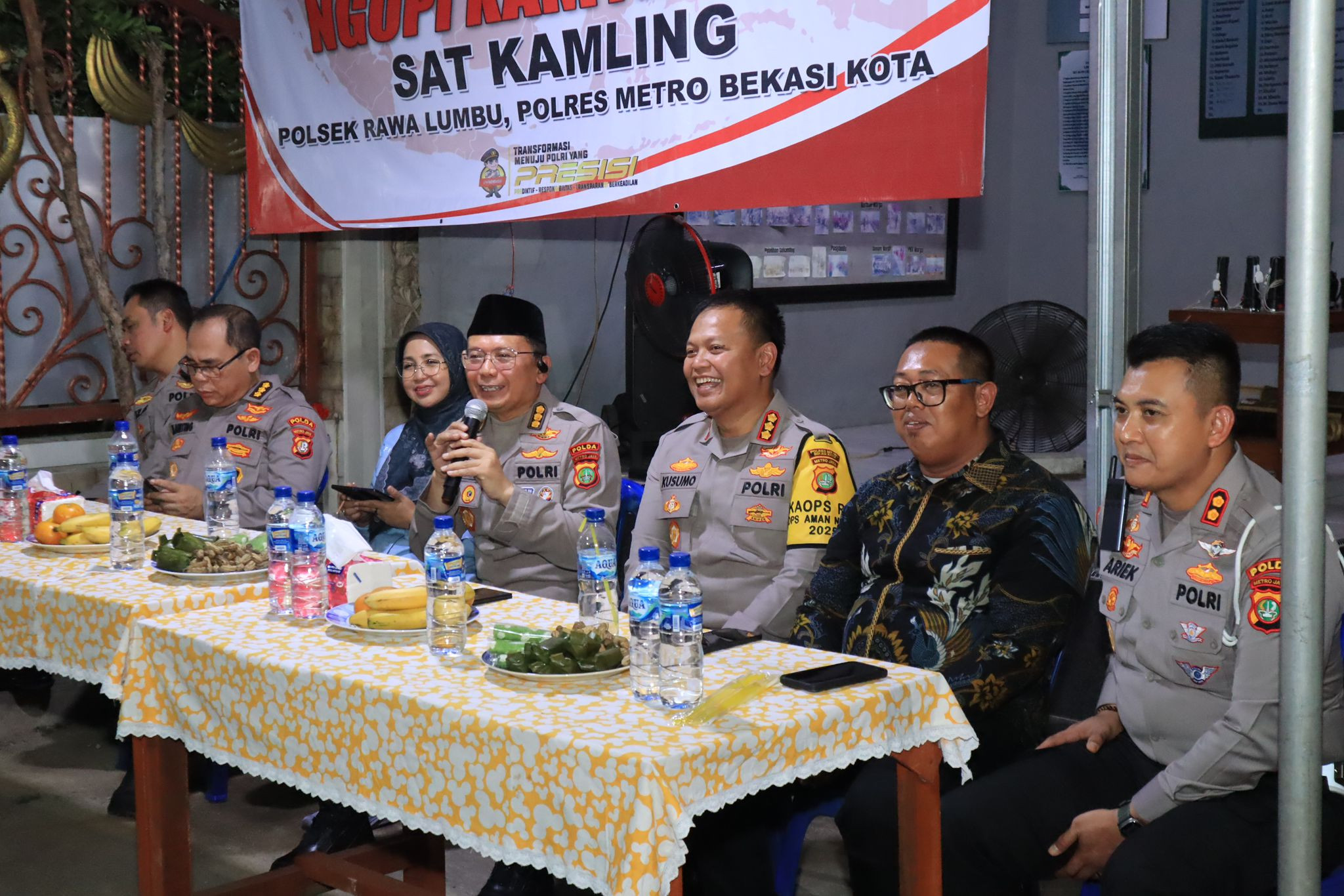 Polres Metro Bekasi Kota dan Ditbinmas PMJ Gelar Ngopi Kamtibmas Bareng Warga Rawa Semut: Wujud Kedekatan Polisi dan Masyarakat Demi Jaga Lingkungan Aman dan Guyub