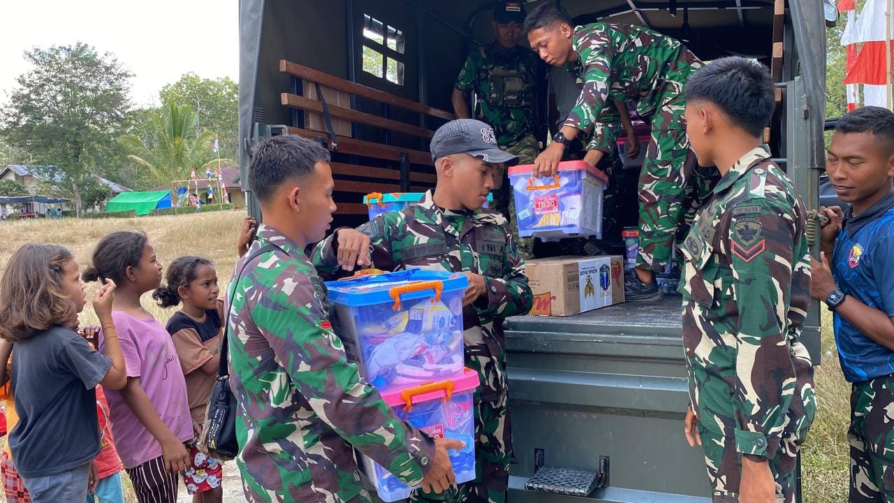 Hari Ketujuh Belas Penanganan Gempa NTT, TNI Salurkan 1.032,921 Ton Bantuan
