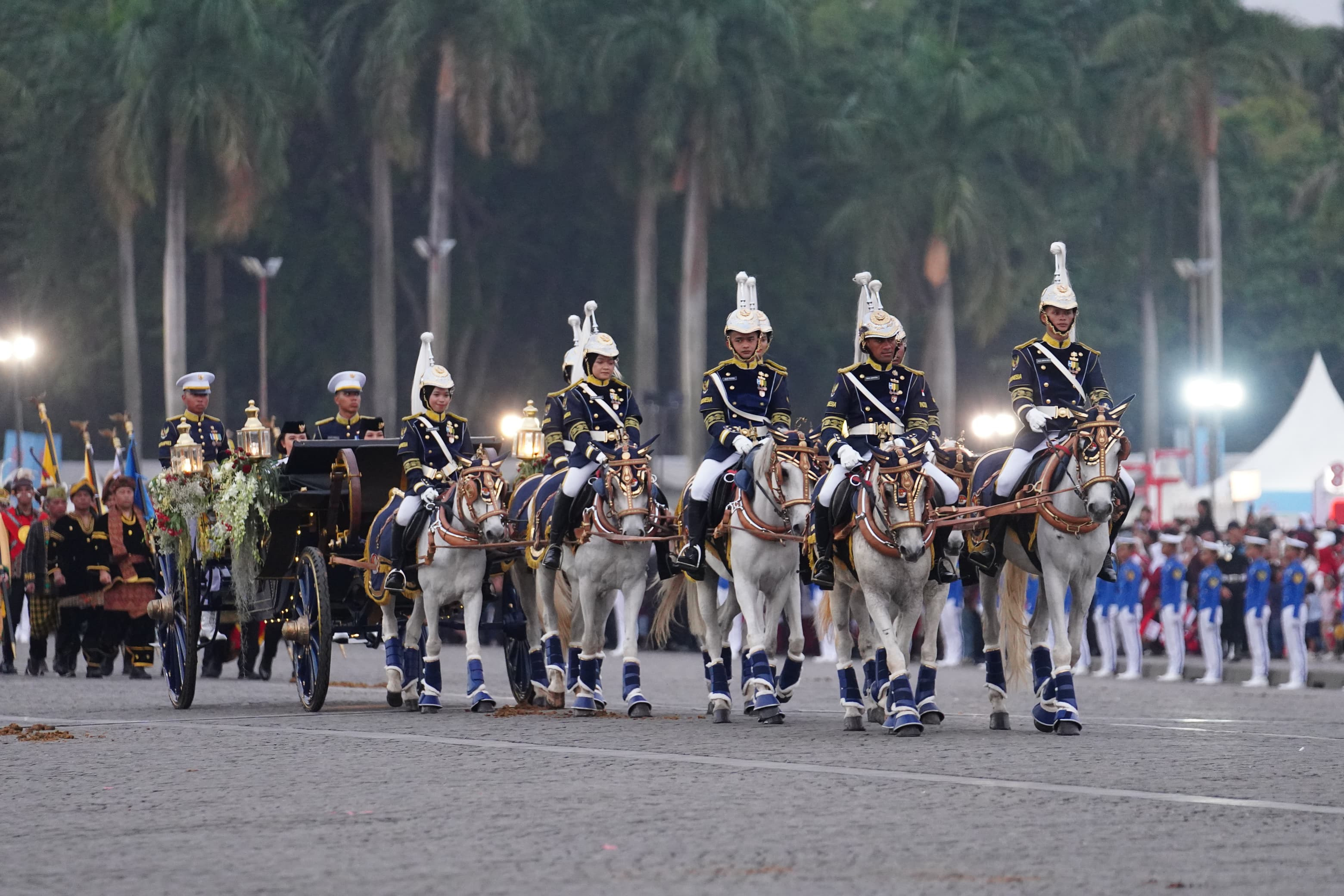 Panglima TNI Hadiri Upacara Penurunan Bendera Sang Merah Putih di Istana Merdeka