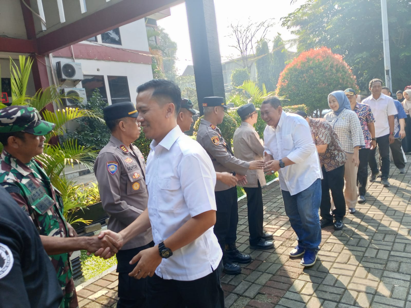 Kapolsek Bekasi Barat Halal Bilhalal Perkuat Sinergitas Muspika Bekasi Barat