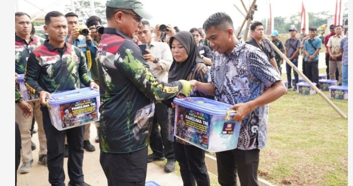 Panglima TNI Serahkan Bansos dan Resmikan Lane 1 Garuda Prima di Kejurnas Adventure Offroad 2025