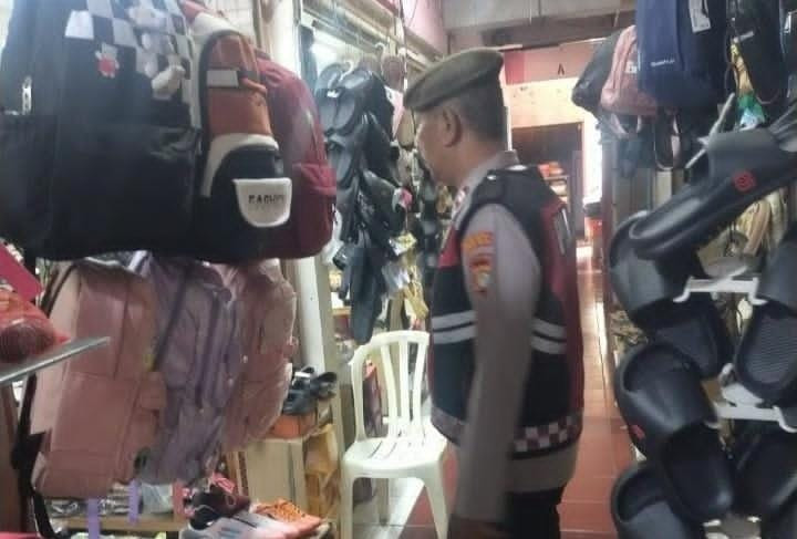 Patroli Jalan Kaki Polsek Bekasi Barat Berikan Rasa Aman