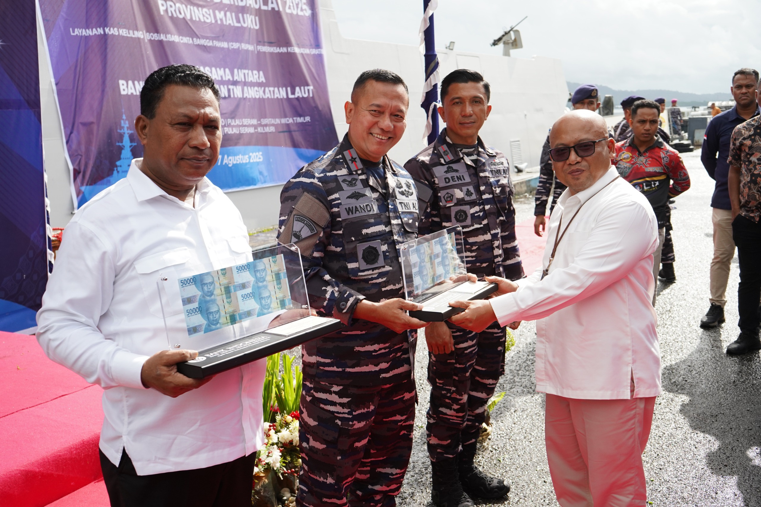 Bersinergi Dengan Bank Indonesia Provinsi Maluku, Danlantamal IX Ambon Ikuti Pelepasan Tim Ekspedisi Rupiah Berdaulaut 2025