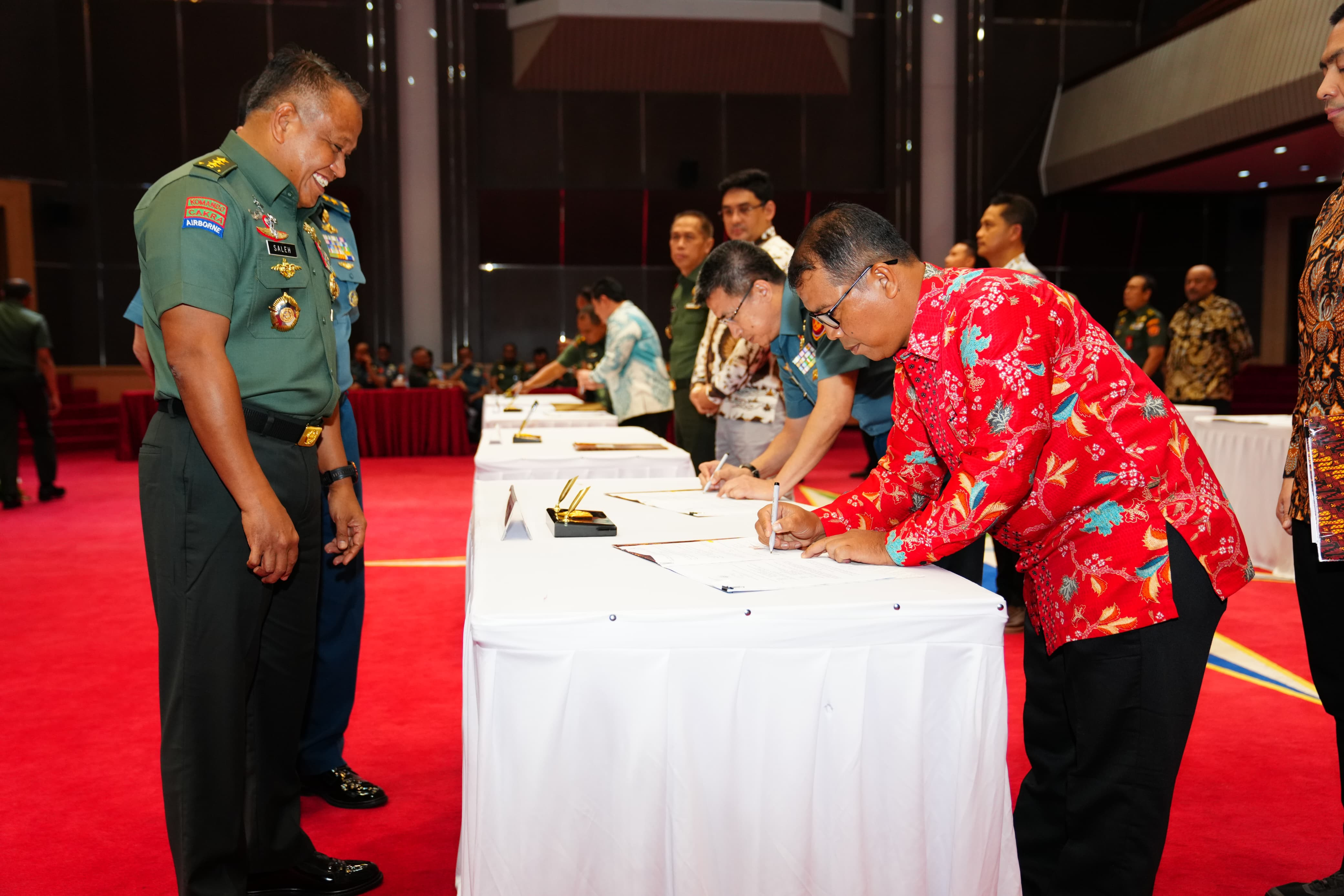 Irjen TNI Pimpin Penandatanganan Kontrak Pengadaan Barang dan Jasa Secara Kolektif UO Mabes TNI TA 2025