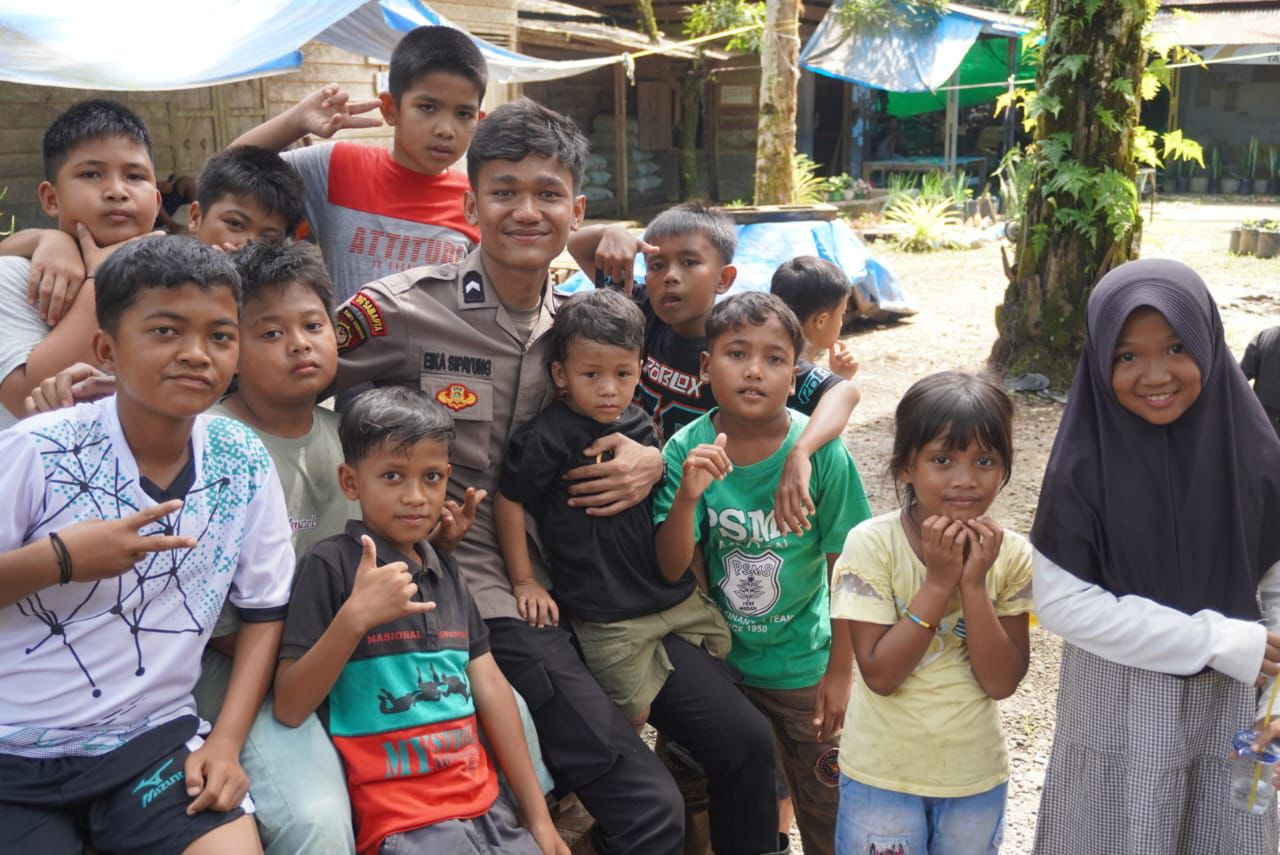 Polsatwa K-9 Polda Sumut Hadirkan Trauma Healing untuk Anak Korban Banjir di Batang Toru