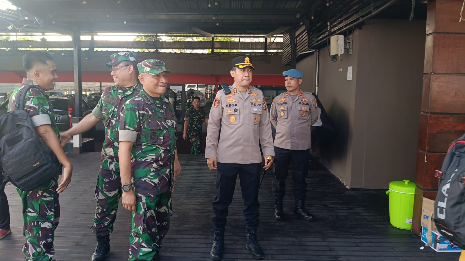 Kapolres Kepulauan Seribu Sambut Kunjungan Kerja Danrem 052/Wkr dalam Rangka Serbuan Teritorial ke Pulau Lancang dan Pulau Pari
